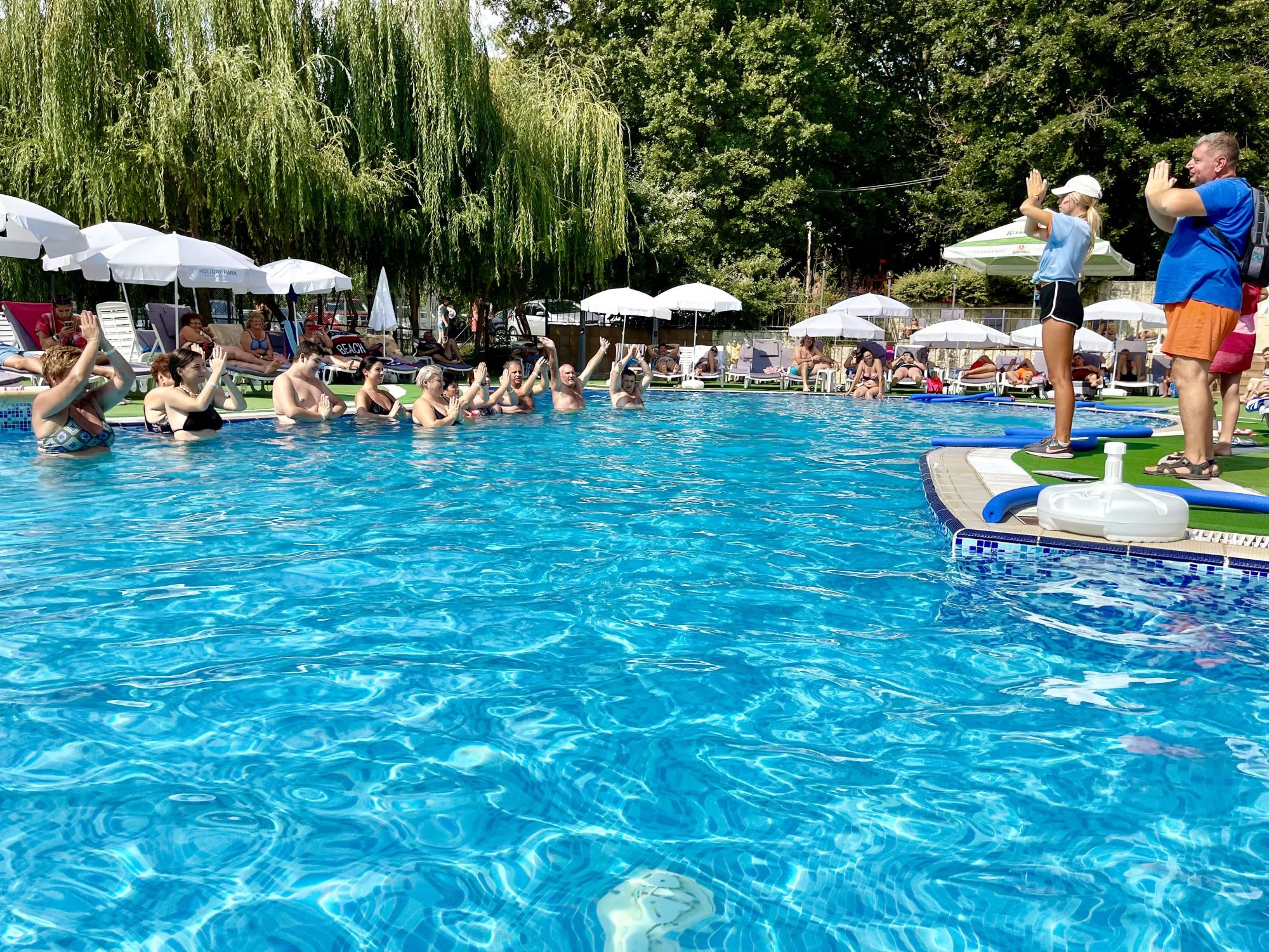Hotel Holiday Park-Animacija u vodi.jpg