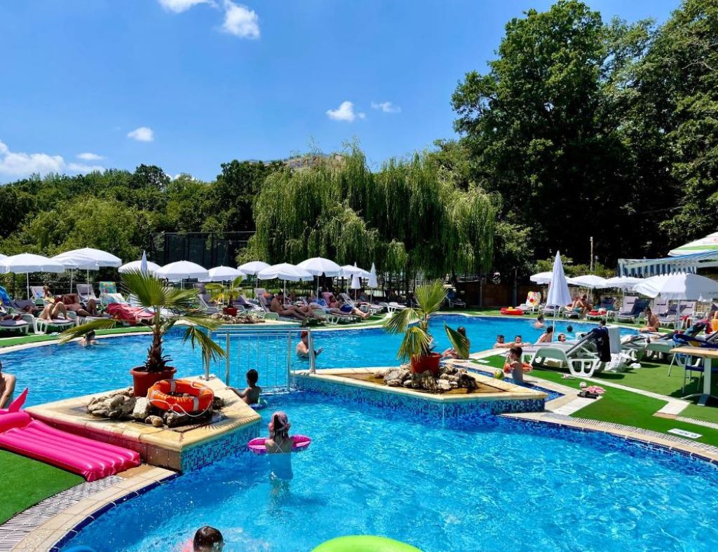 Hotel Holiday Park-Bazen.jpg