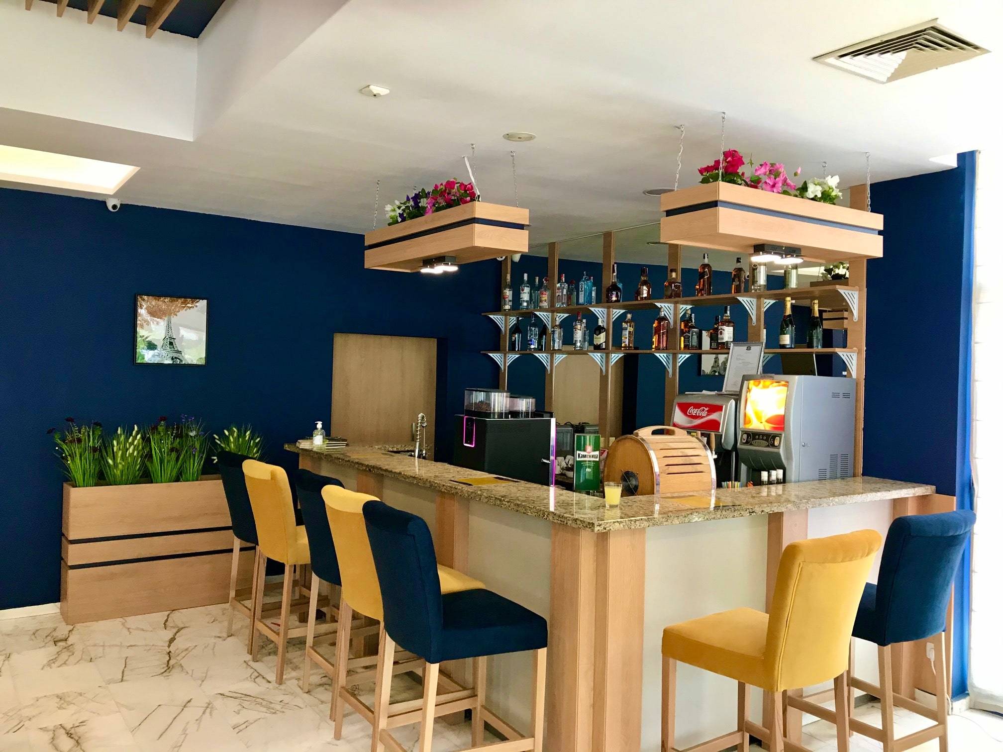 Hotel Holiday Park-Lobby bar.jpeg