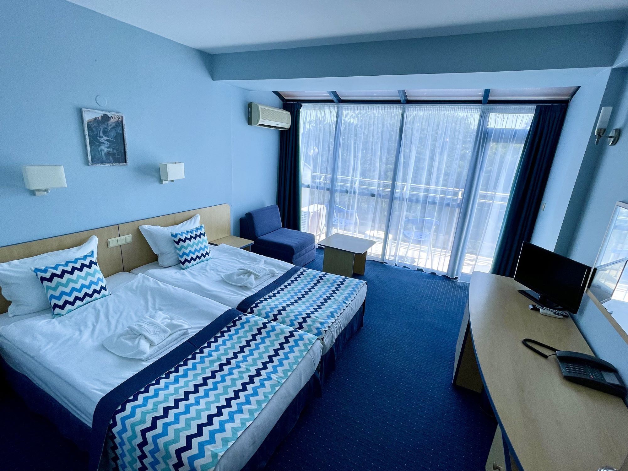 Hotel Holiday Park-Standardna soba.jpg