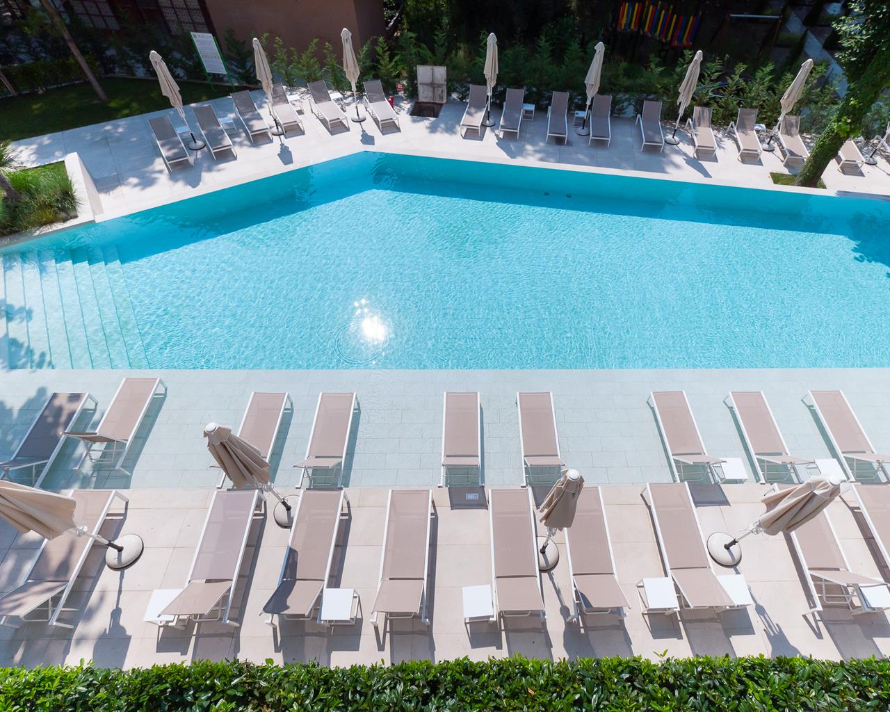 Hotel Ibis Styles Golden Sands Roomer-Bazen.jpg