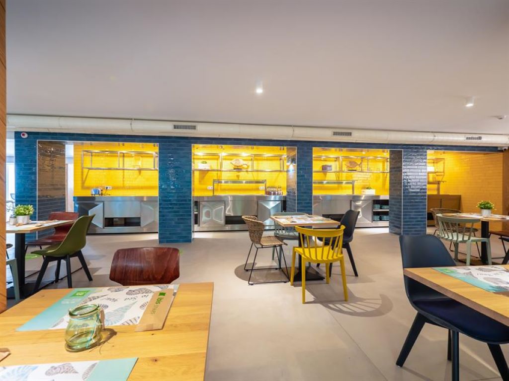 Ibis Styles Golden Sands Roomer Hotel-Restoran.jpg