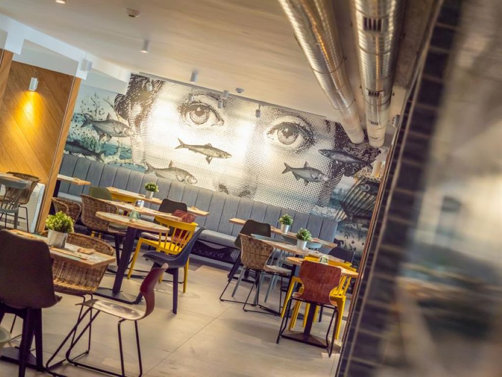 Ibis Styles Golden Sands Roomer-Restoran.jpg