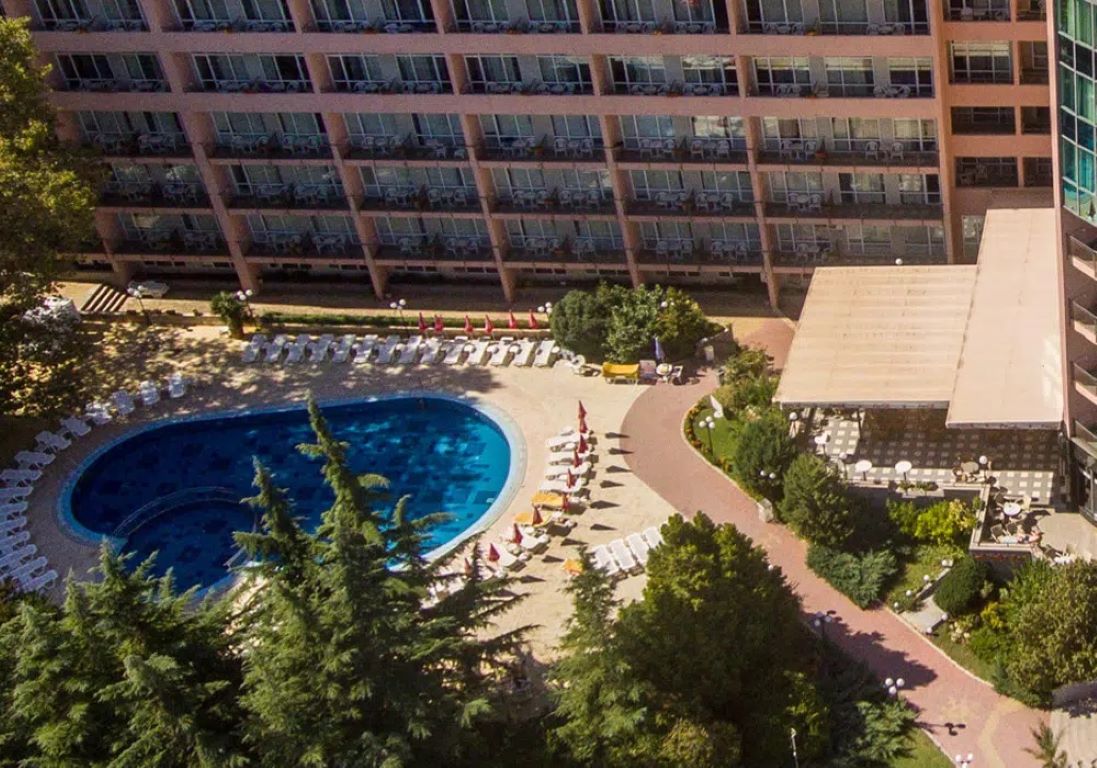 Hotel Lilia-Bar na bazenu.jpg
