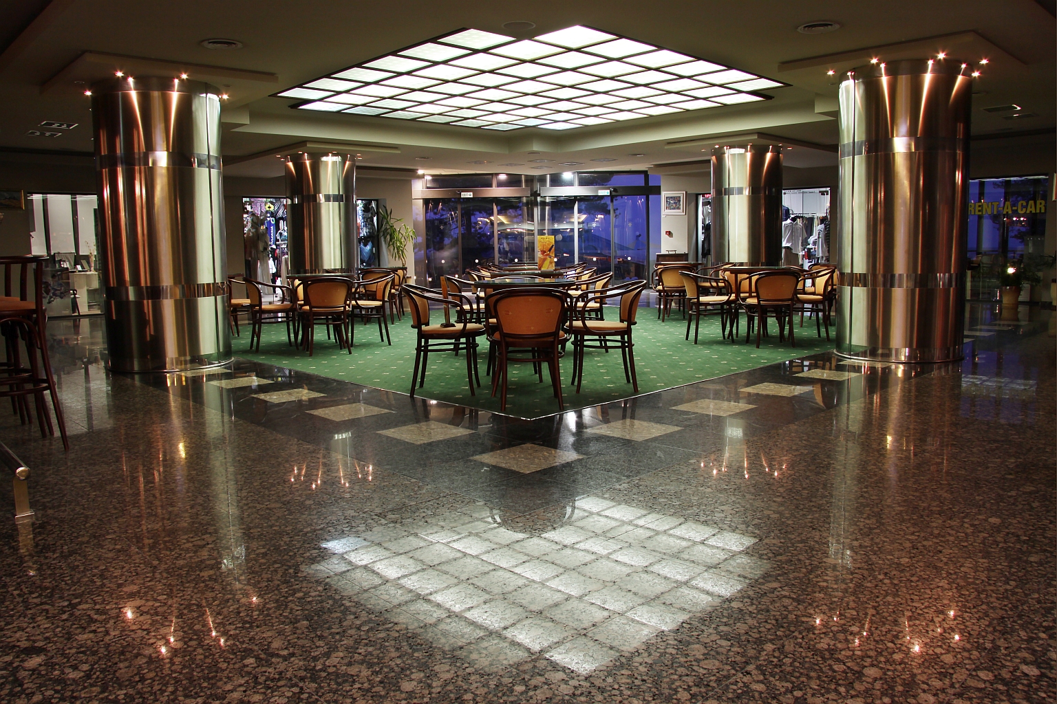 Hotel Lilia-Lobby.jpg