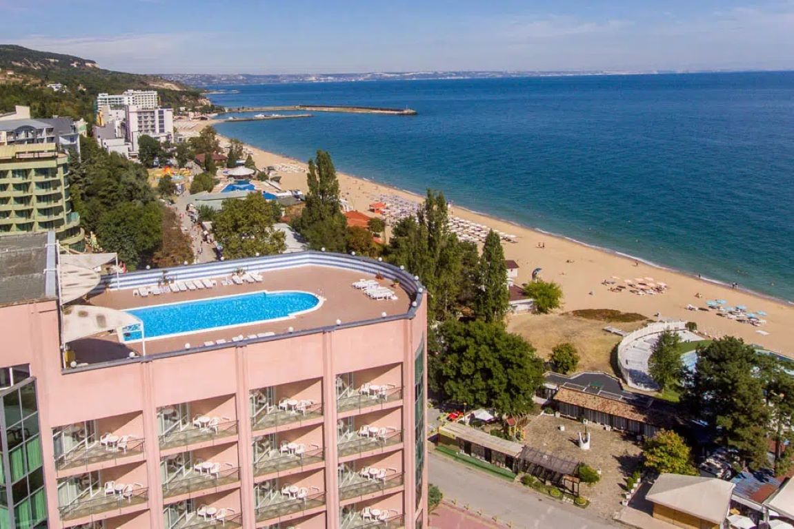 Lilia Hotel-Plaza.jpg