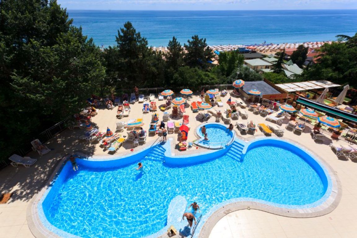 Hotel Luna-Bazen.jpg
