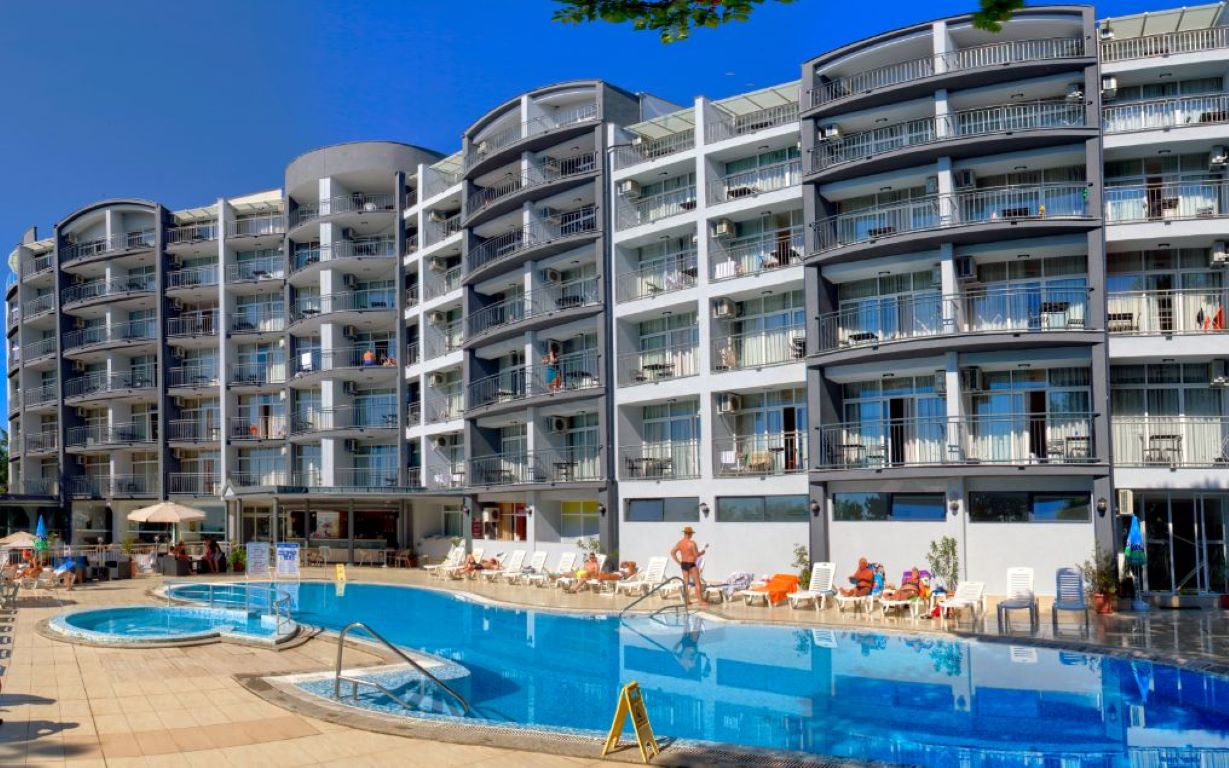 Hotel Luna-Hotel spolja.jpg