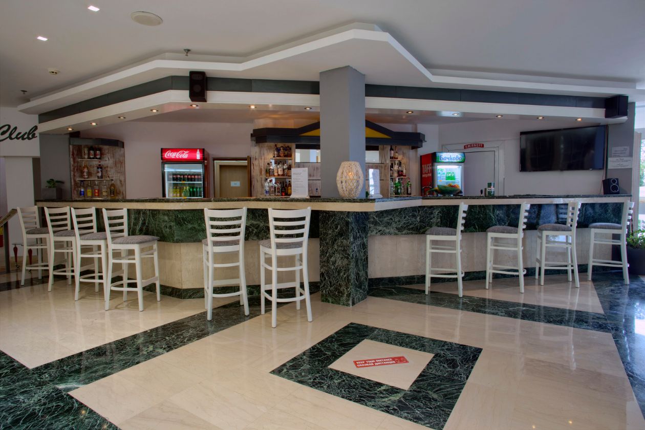 Luna Hotel-Lobby bar.jpg