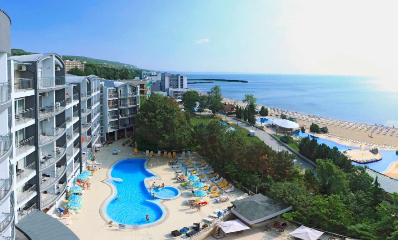 Luna Hotel-Plaza.jpg