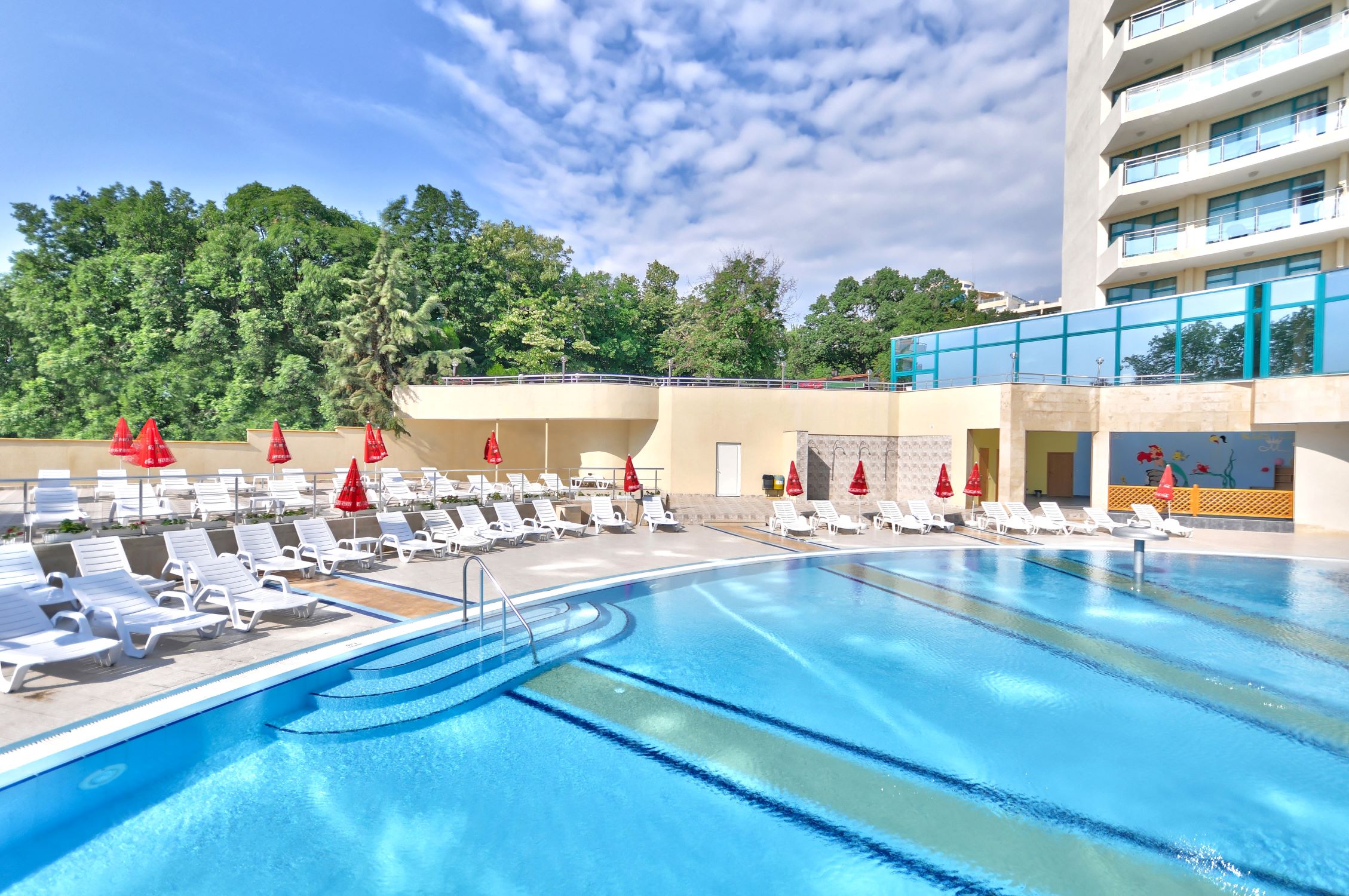 Hotel Marina Grand Beach-Otvoren bazen.jpg