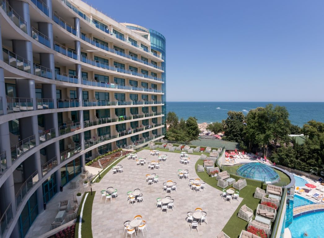 Marina Grand Beach Hotel-Mezanin bar terasa.jpg