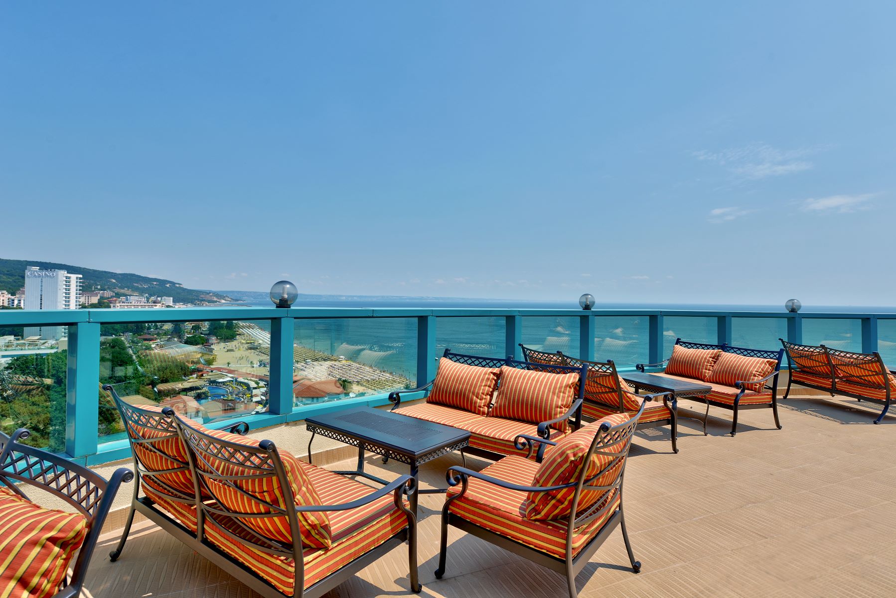 Marina Grand Beach Hotel-Terasa sky bar.jpg