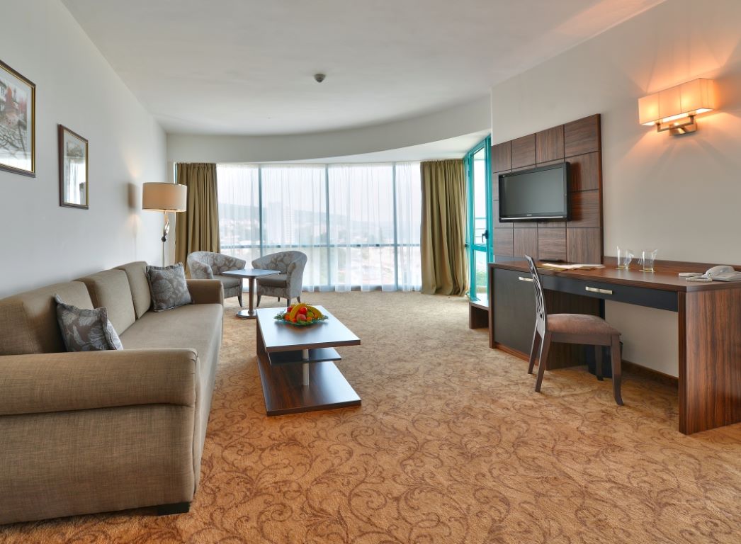 Marina Grand Beach-Suite standard.jpg