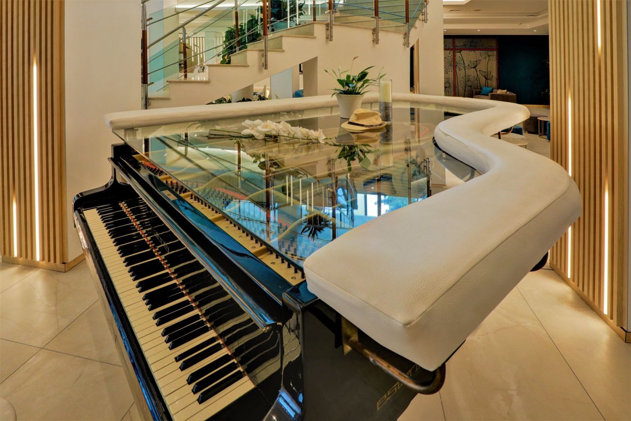 Hotel Mirabelle-Lobby.jpeg