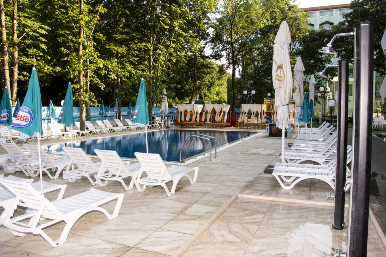 Hotel Prestige Deluxe Aquapark Club-Bazen.jpg
