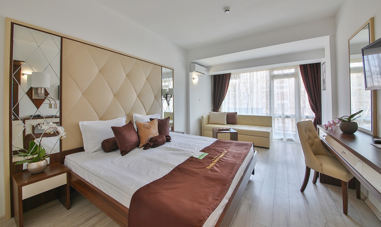 Hotel Prestige Deluxe Aquapark Club-Delux soba pogled park.jpg