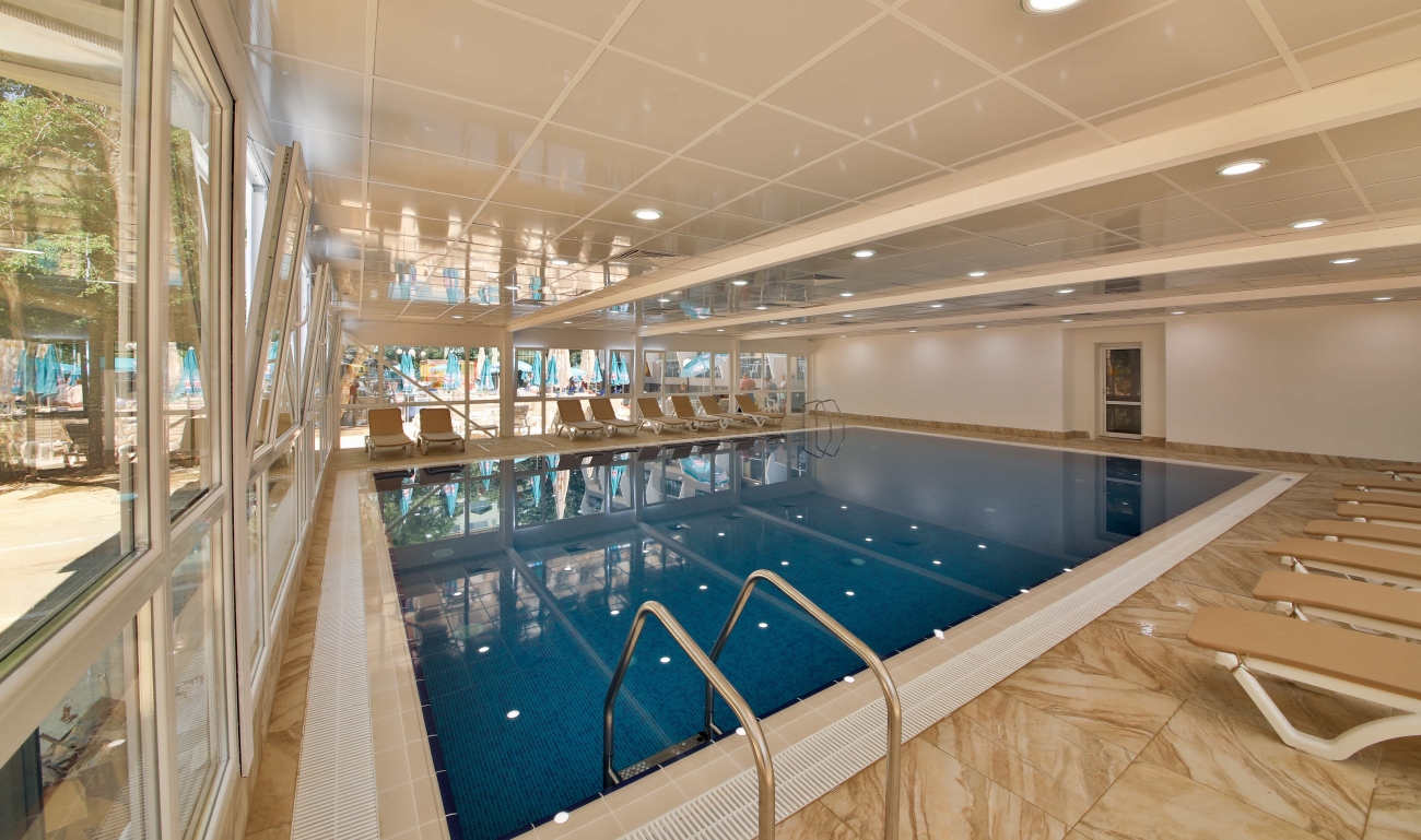 Hotel Prestige Deluxe Aquapark Club-Zatvoreni bazen.jpg