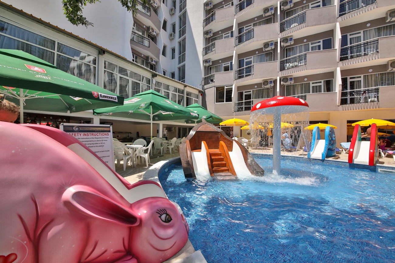 Prestige Deluxe Aquapark Club Hotel-Bazen.jpg