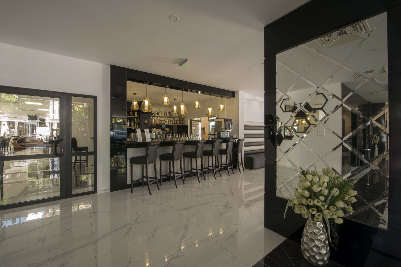 Prestige Deluxe Aquapark Club-Lobby bar.jpg