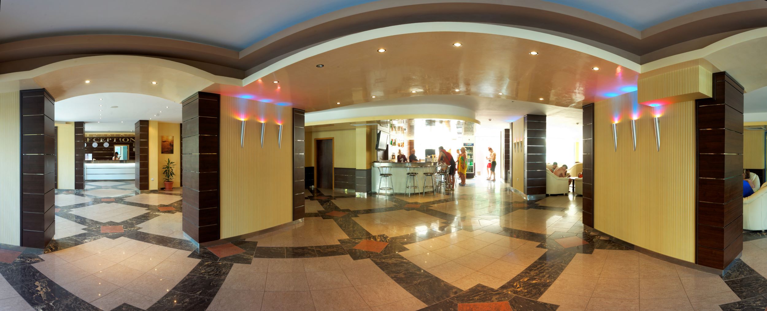 Royal Hotel-Lobby.jpg