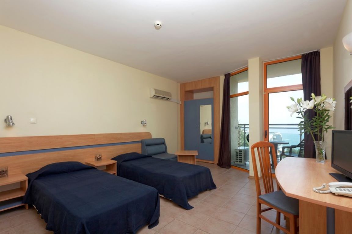 Hotel Sunrise-Porodicna soba dva regularna kreveta.jpg