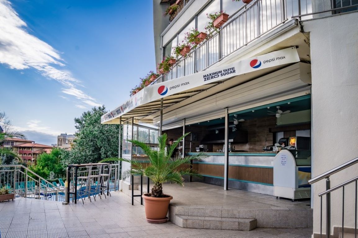 Hotel Park Golden Beach-Bar na bazenu.jpg