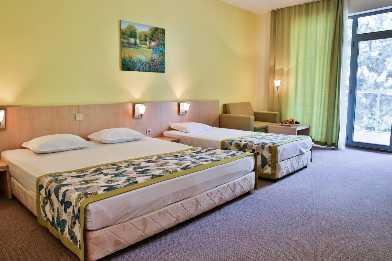 Hotel Park Golden Beach-Trokrevetna soba.jpg
