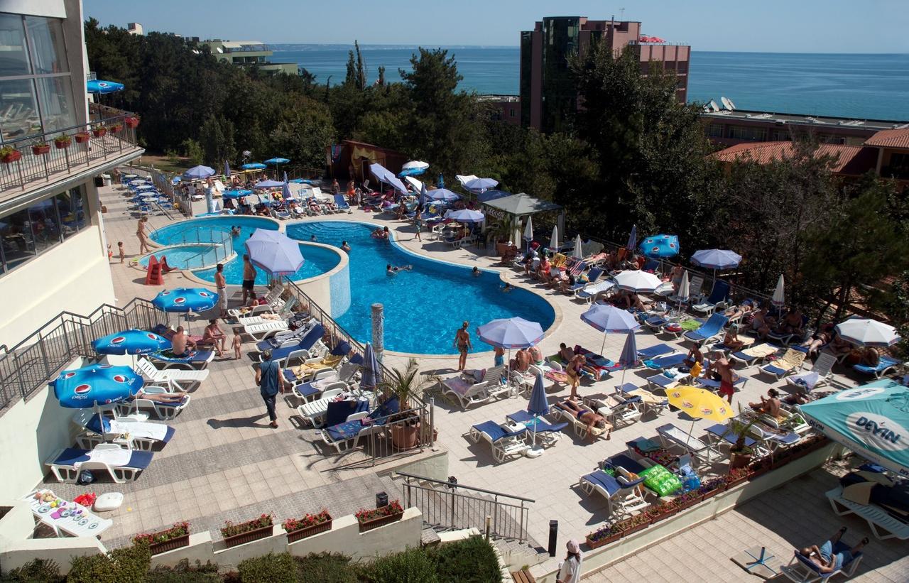 Park Hotel Golden Beach-Bazen.jpg