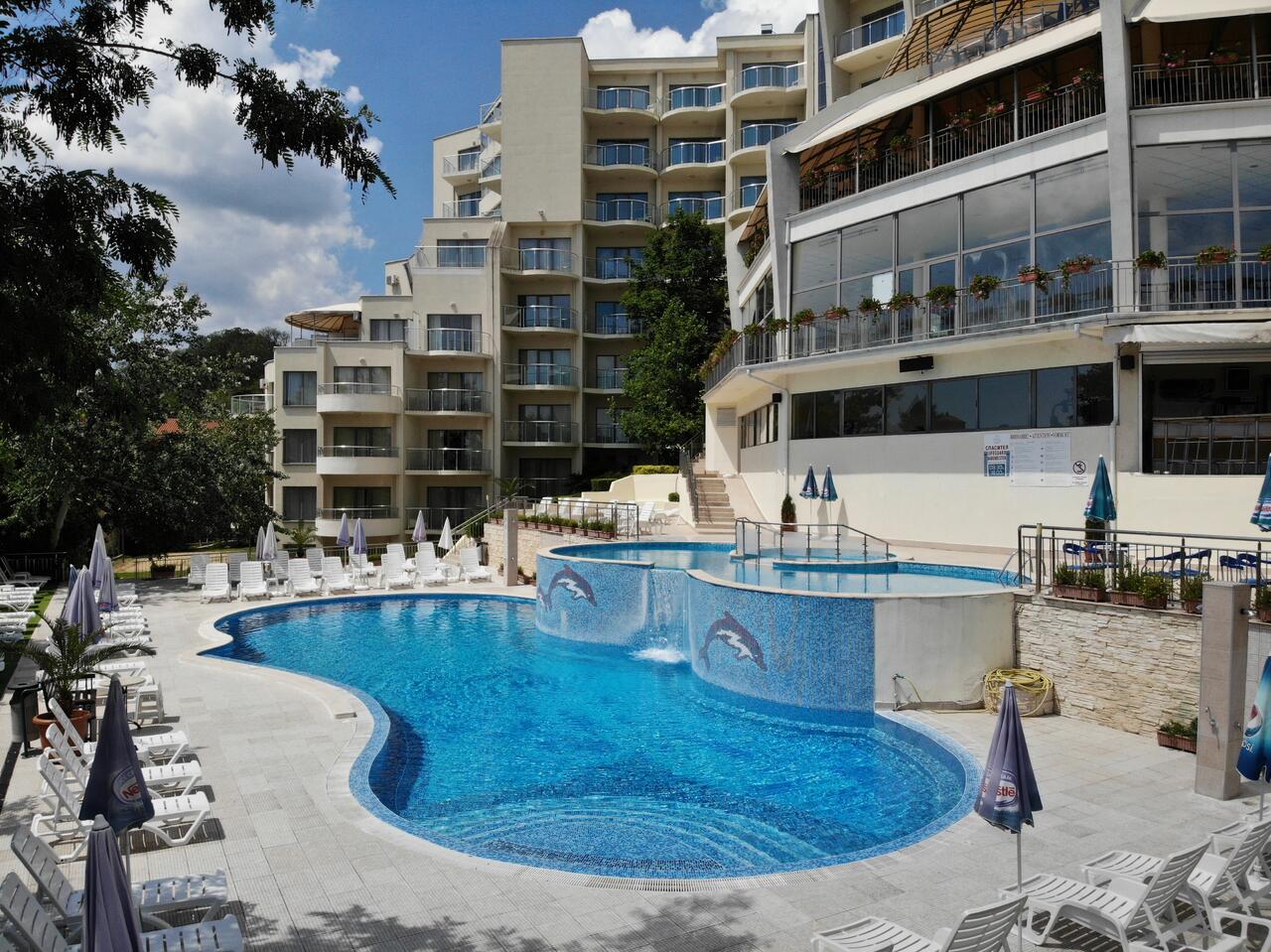 Park Hotel Golden Beach-Otvoren bazen.jpg