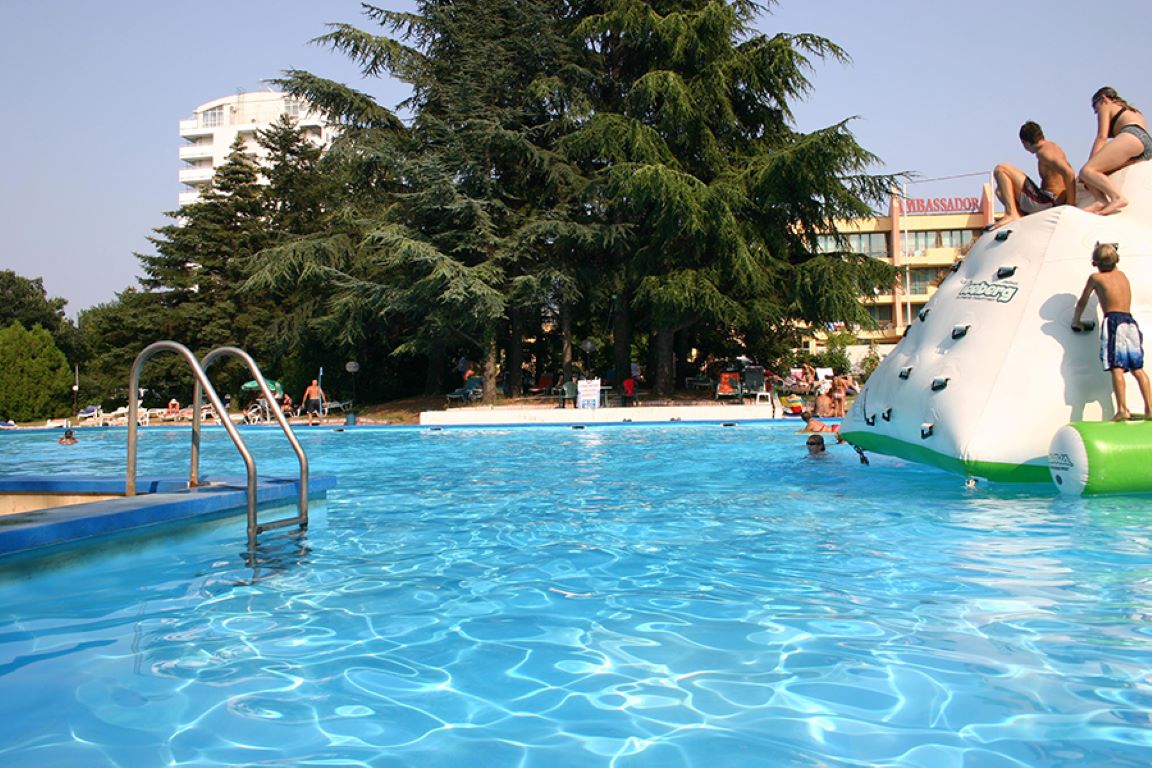 Ambassador Hotel-Bazen.jpg