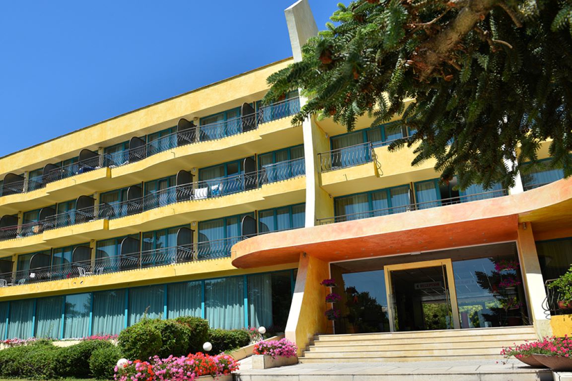 Ambassador Hotel-Ulaz u hotel.jpg