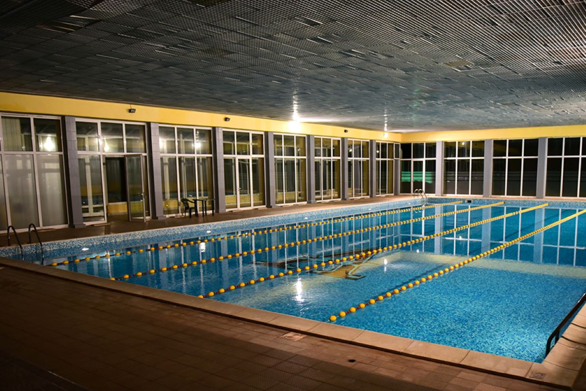 Ambassador Hotel-Zatvoreni bazen.jpg