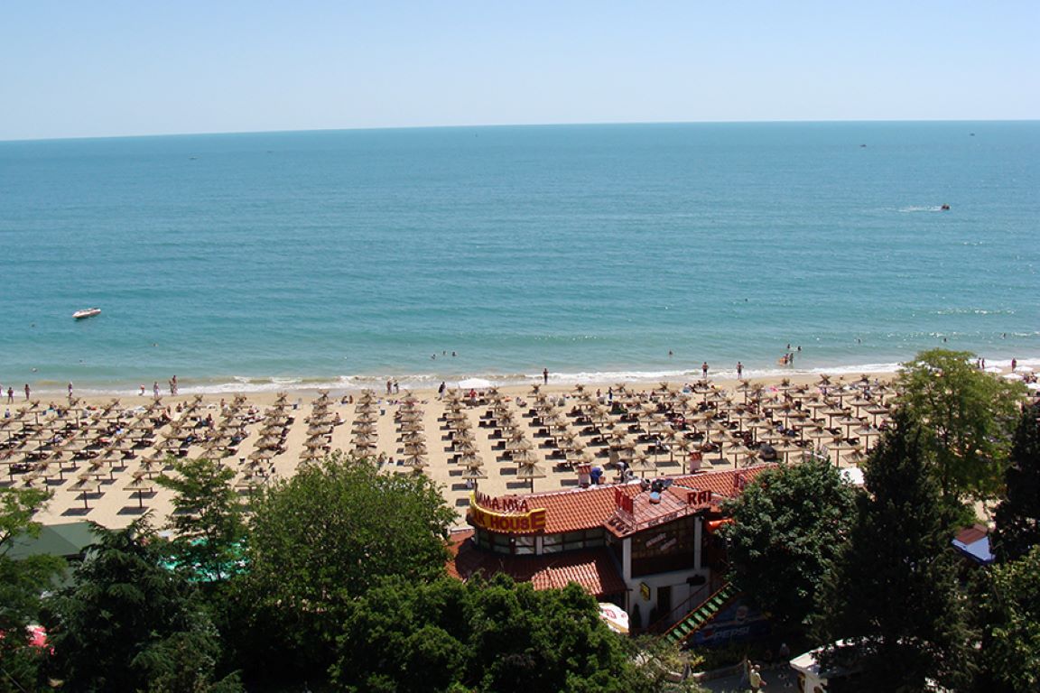 Hotel Ambassador-Plaza.jpg