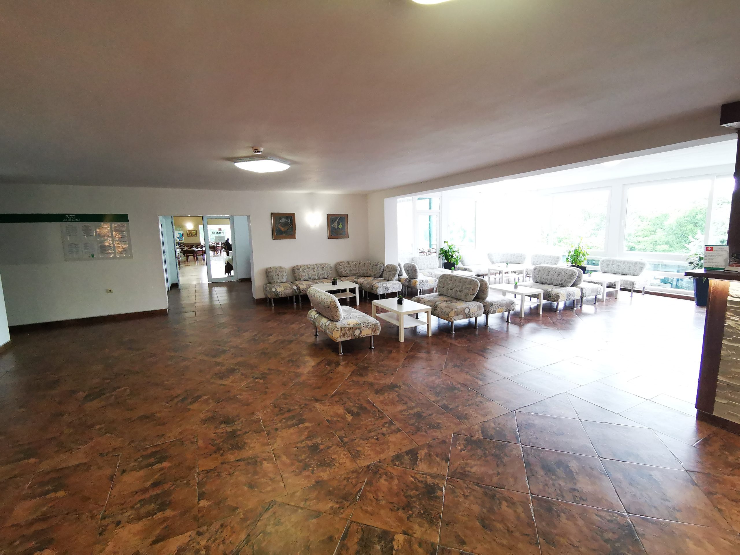 Hotel Kini Park-Lobby.jpg