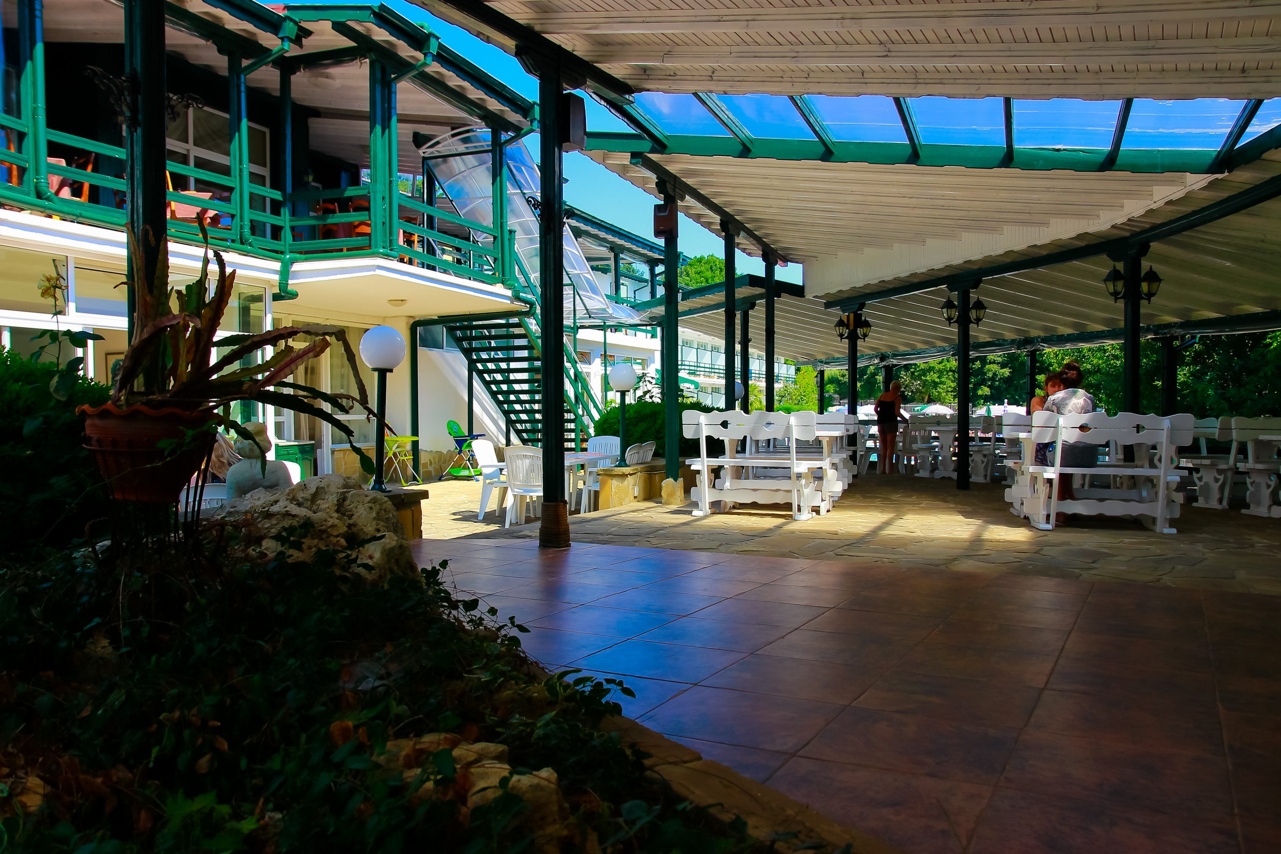 Kini Park Hotel-Terasa restorana.jpg