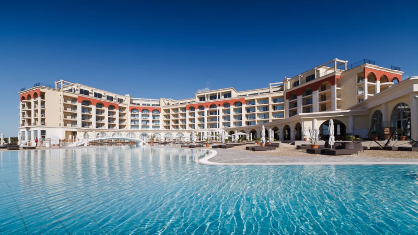 Hotel Lighthouse Golf & Spa-Hotel spolja.jpg