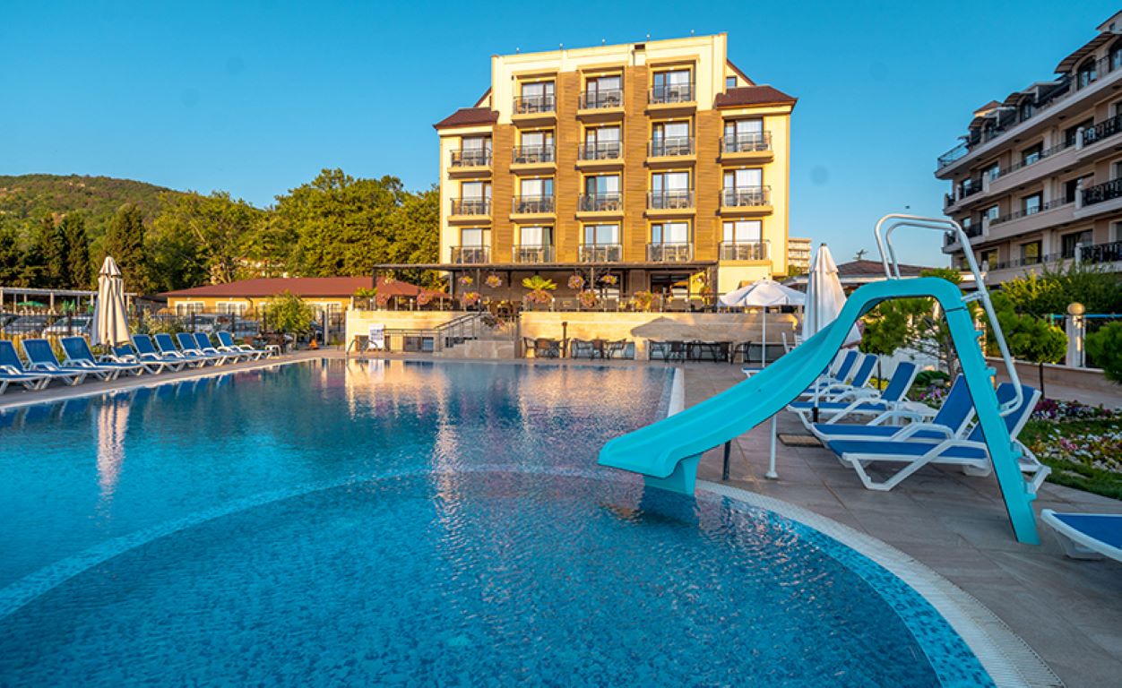 Veramar Beach Hotel-Pogled na hotel.jpg