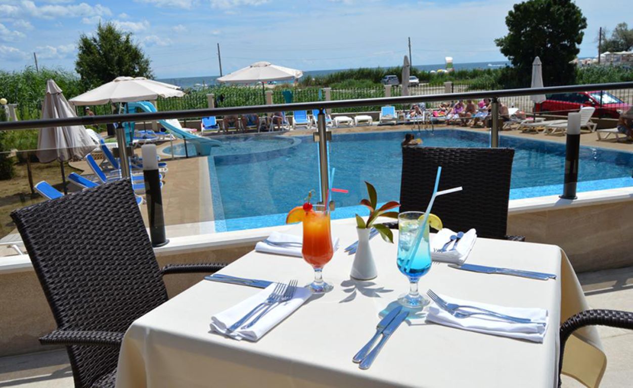 Veramar Beach-Terasa restorana.jpg