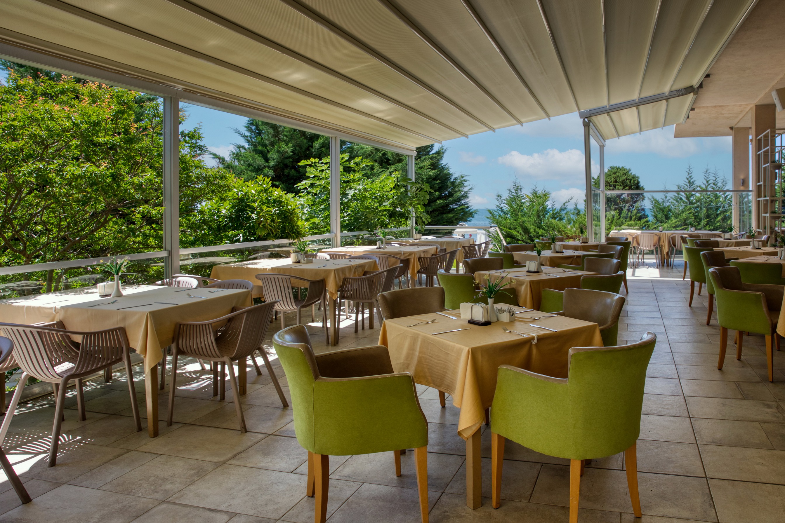 MPM Hotel Zornitza Sands & Spa-Terasa restorana.jpg