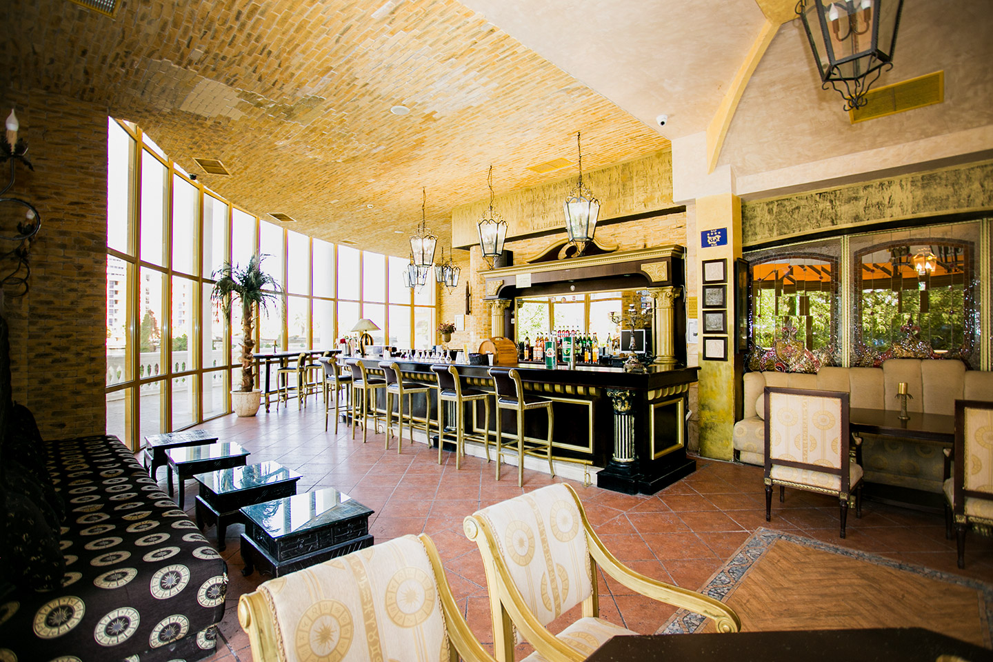 Imperial Palace Hotel-Irish bar.png