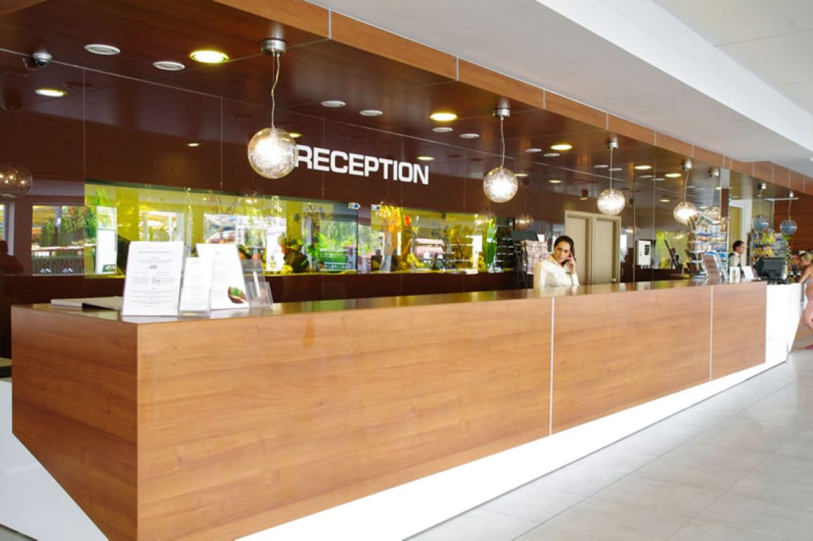 Aqua Nevis-Recepcija.jpg