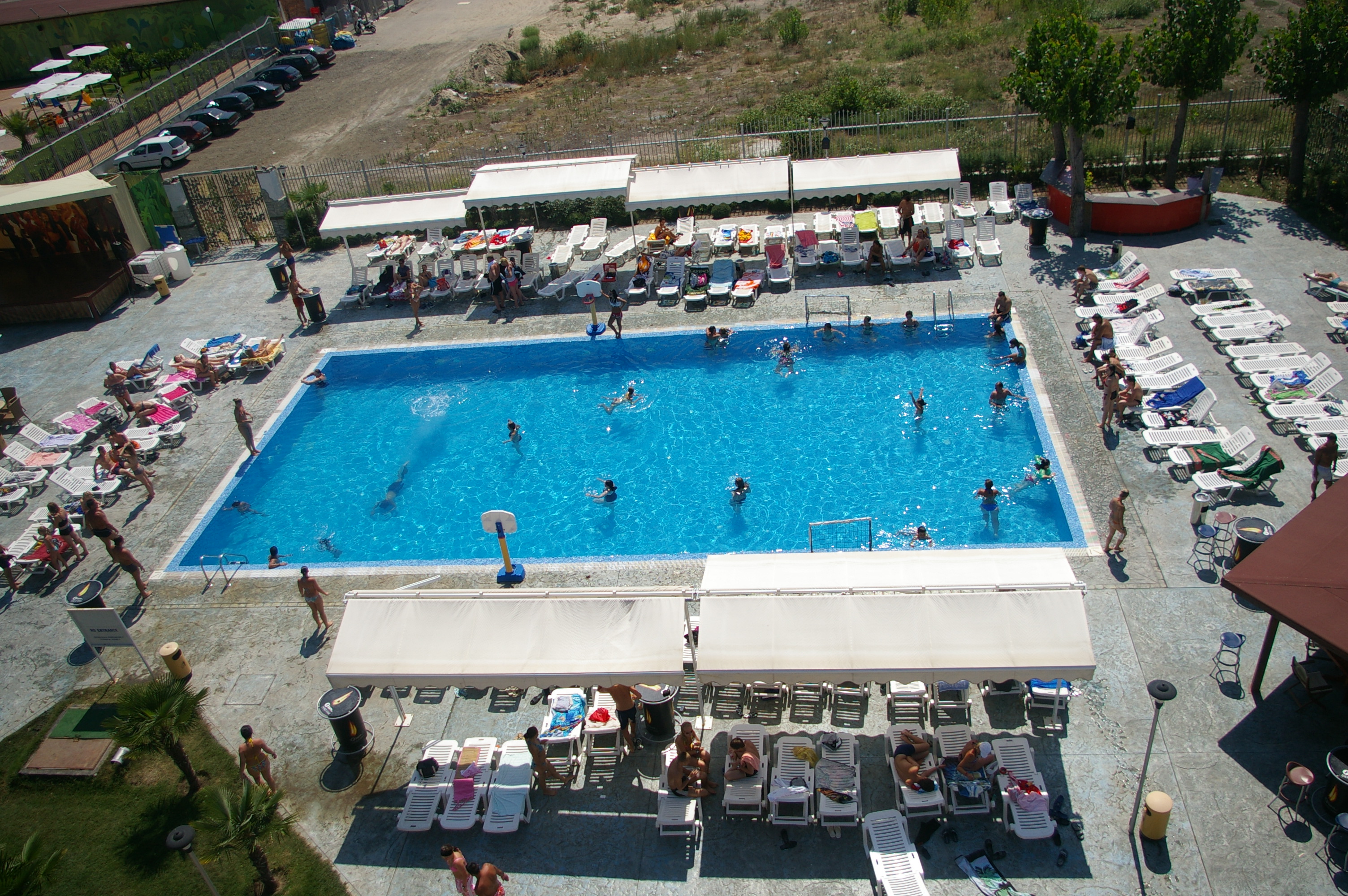Hotel Aqua Nevis-Bazen.jpg