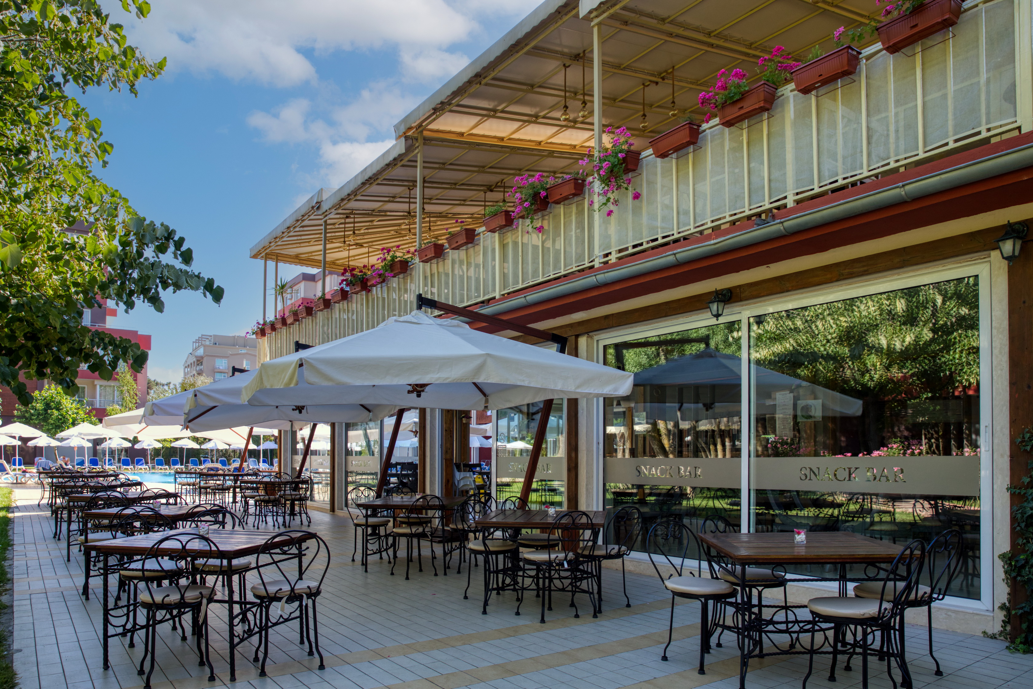 Asteria Family Sunny Beach-Terasa restorana.jpg