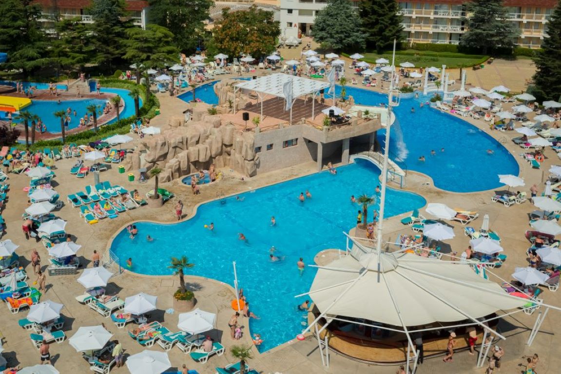 Evrika Beach Club Hotel-Bazen.jpg