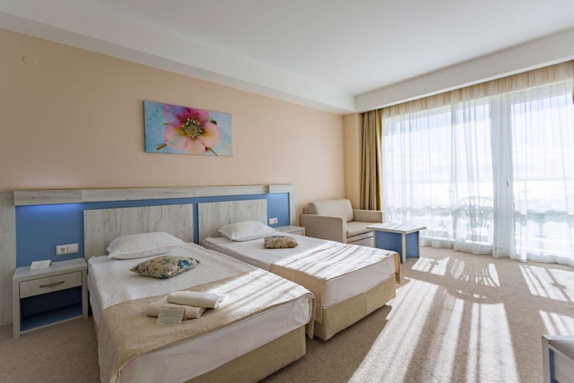 Hotel Evrika Beach Club-Standardna premium soba.jpg