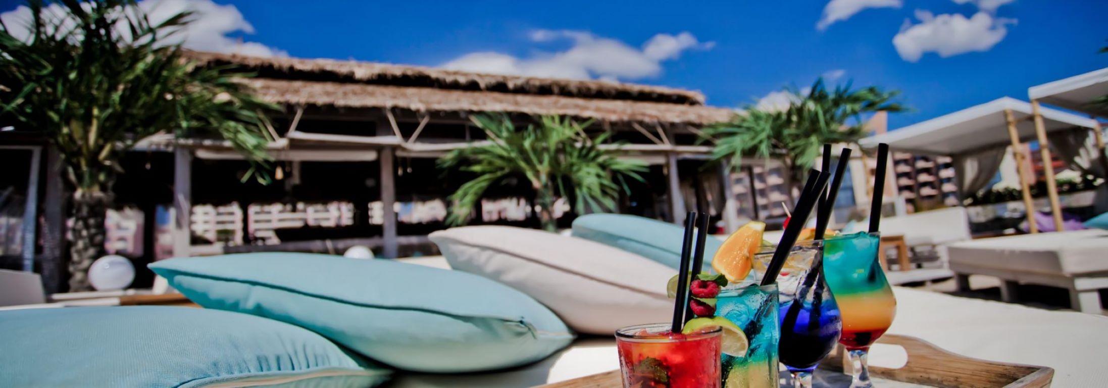 Hotel Majestic Beach Resort-Bar na plazi.jpg