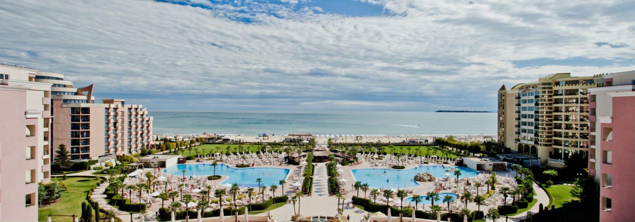Hotel Majestic Beach Resort-Bazeni.jpg