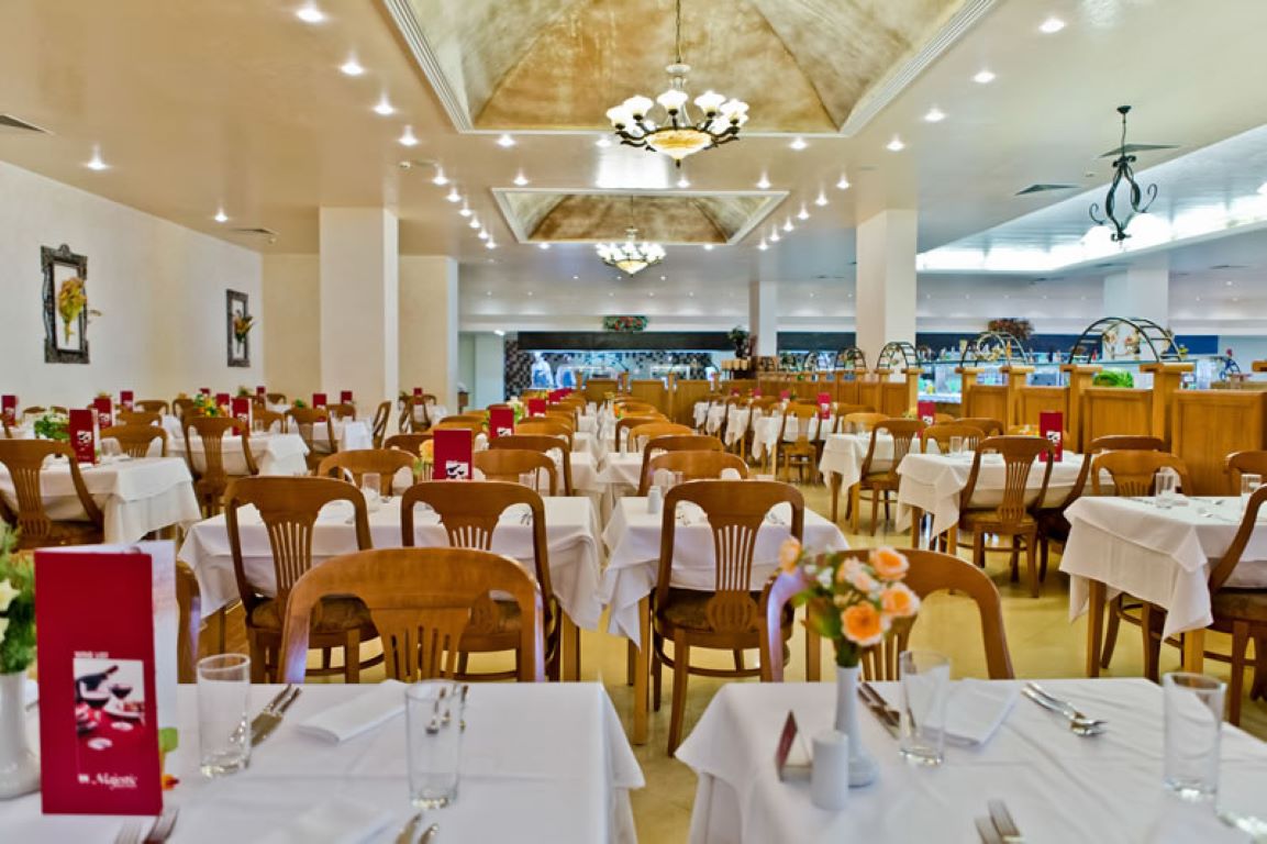 Hotel Majestic Beach Resort-Restoran.jpg