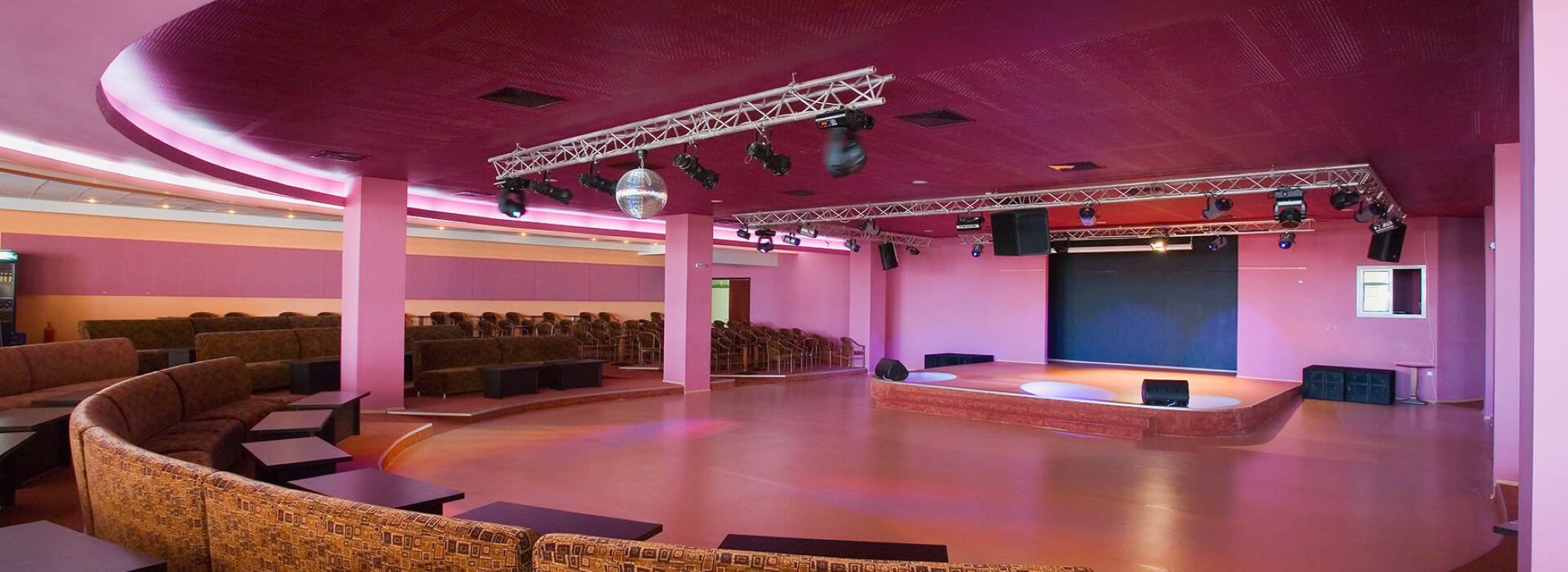 Majestic Beach Resort Hotel-Nocni klub.jpg